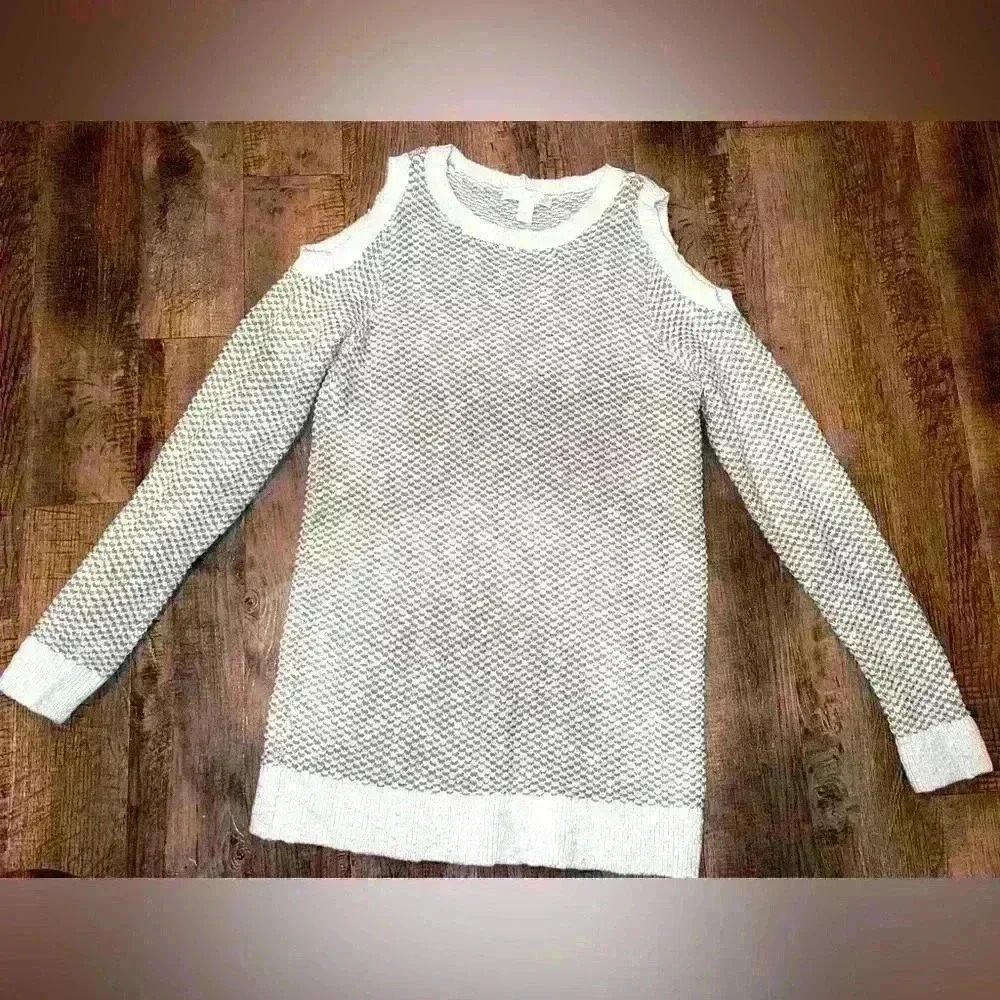 Westport 1962 Women’s Cold Shoulder sweater size petite medium